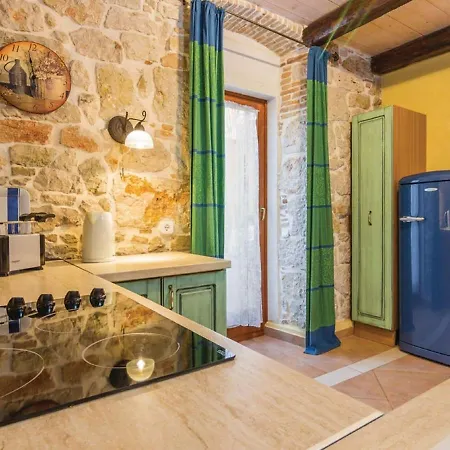 Rustic In With Garden Vrsar