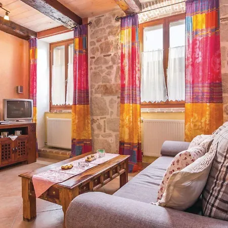 Rustic In With Garden Vrsar