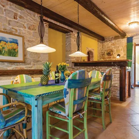 Rustic In With Garden *