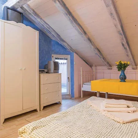 Rustic In With Garden Ferienhaus Vrsar