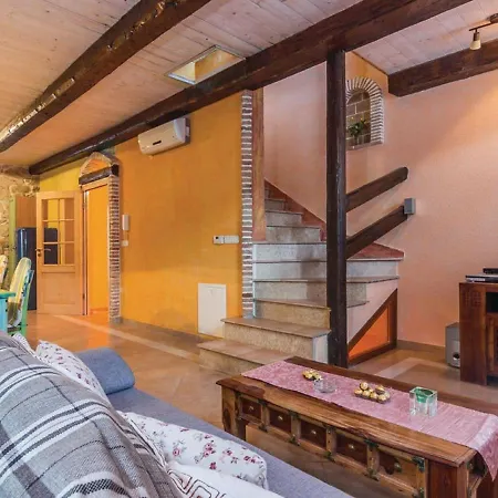 Rustic In With Garden Vakantiehuis Vrsar
