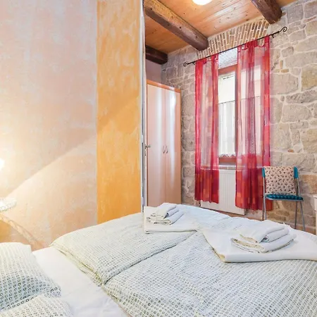 Rustic In With Garden Vakantiehuis Vrsar